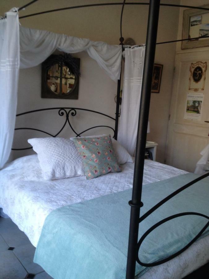 Apartamento L'Oustalet La Tour-dʼAigues Exterior foto