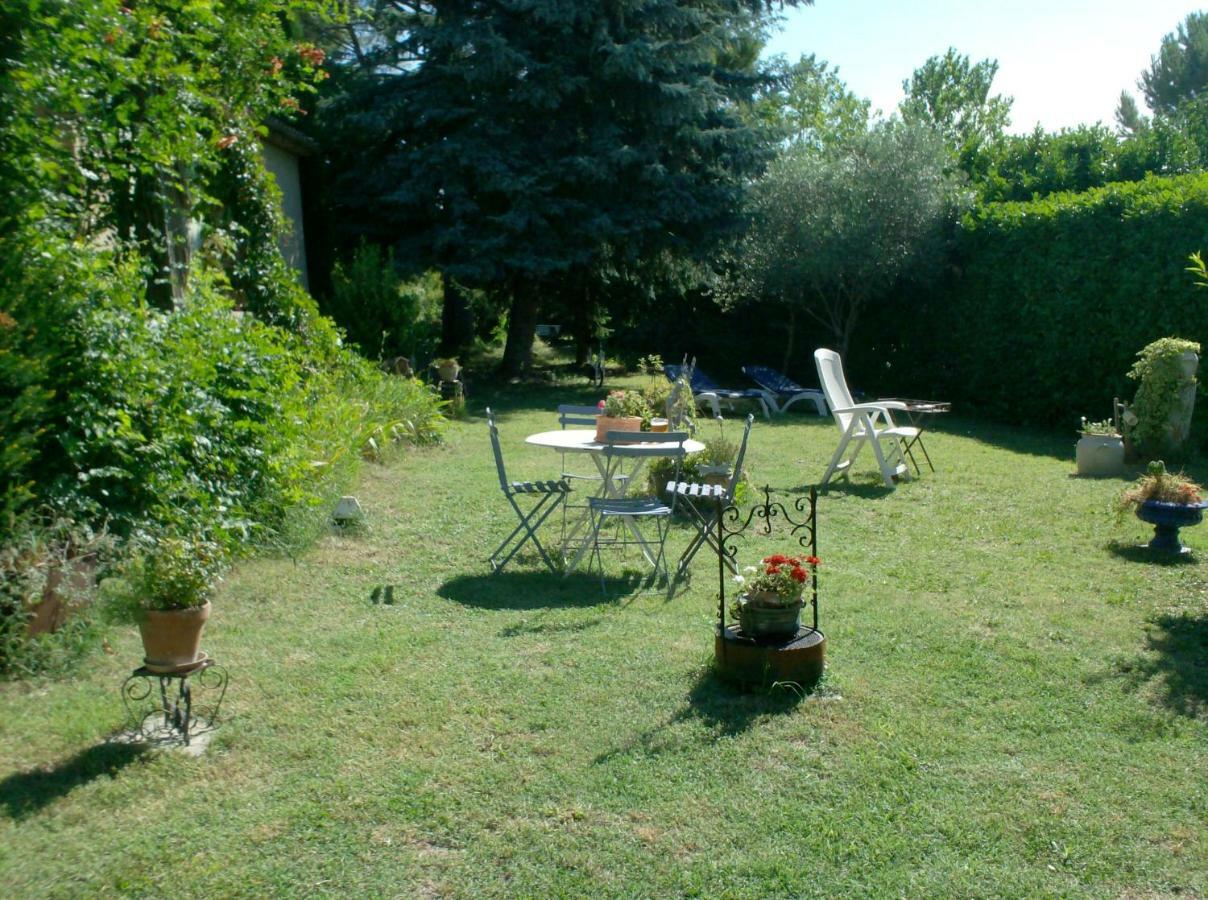 Apartamento L'Oustalet La Tour-dʼAigues Exterior foto
